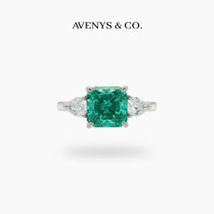 Sea Trilogy Ring with Green Pear Stone – on White Gold
