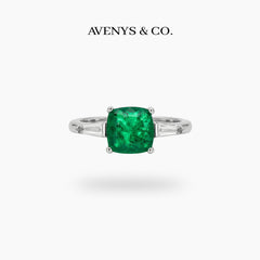 Princess Trilogy Ring with Green Princess Stone – on White Gold