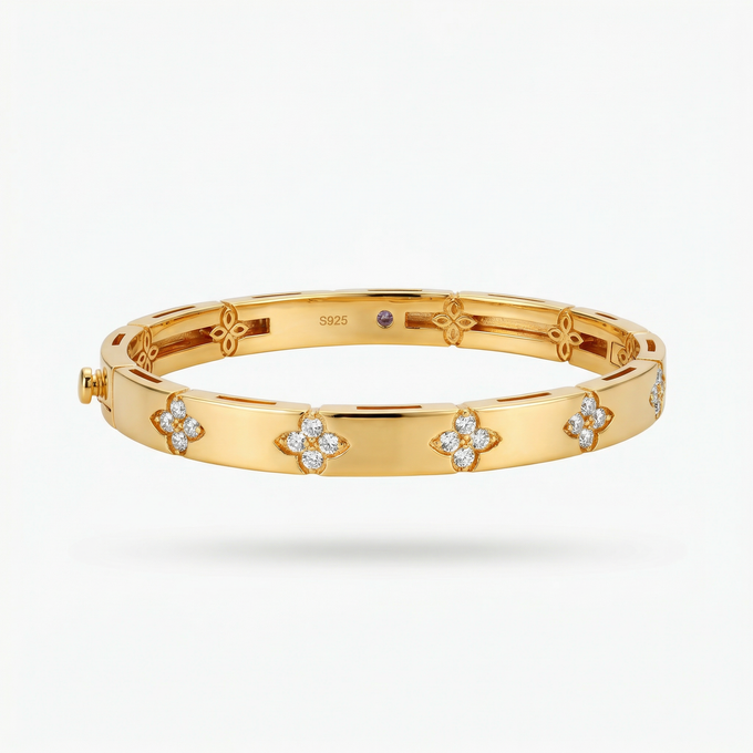 Quatrefoil Bangle with White Round Stone – on Yellow Gold