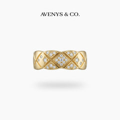 Crush Classic Ring with White Round Stone – on Yellow Gold