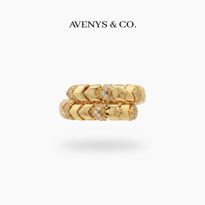 Chevron Ring with White Round Stone – on Yellow Gold