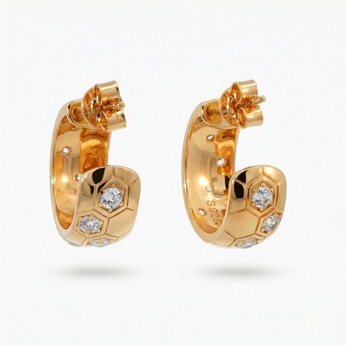 Honeycomb Wide Earrings with White Round Stone – on Yellow Gold