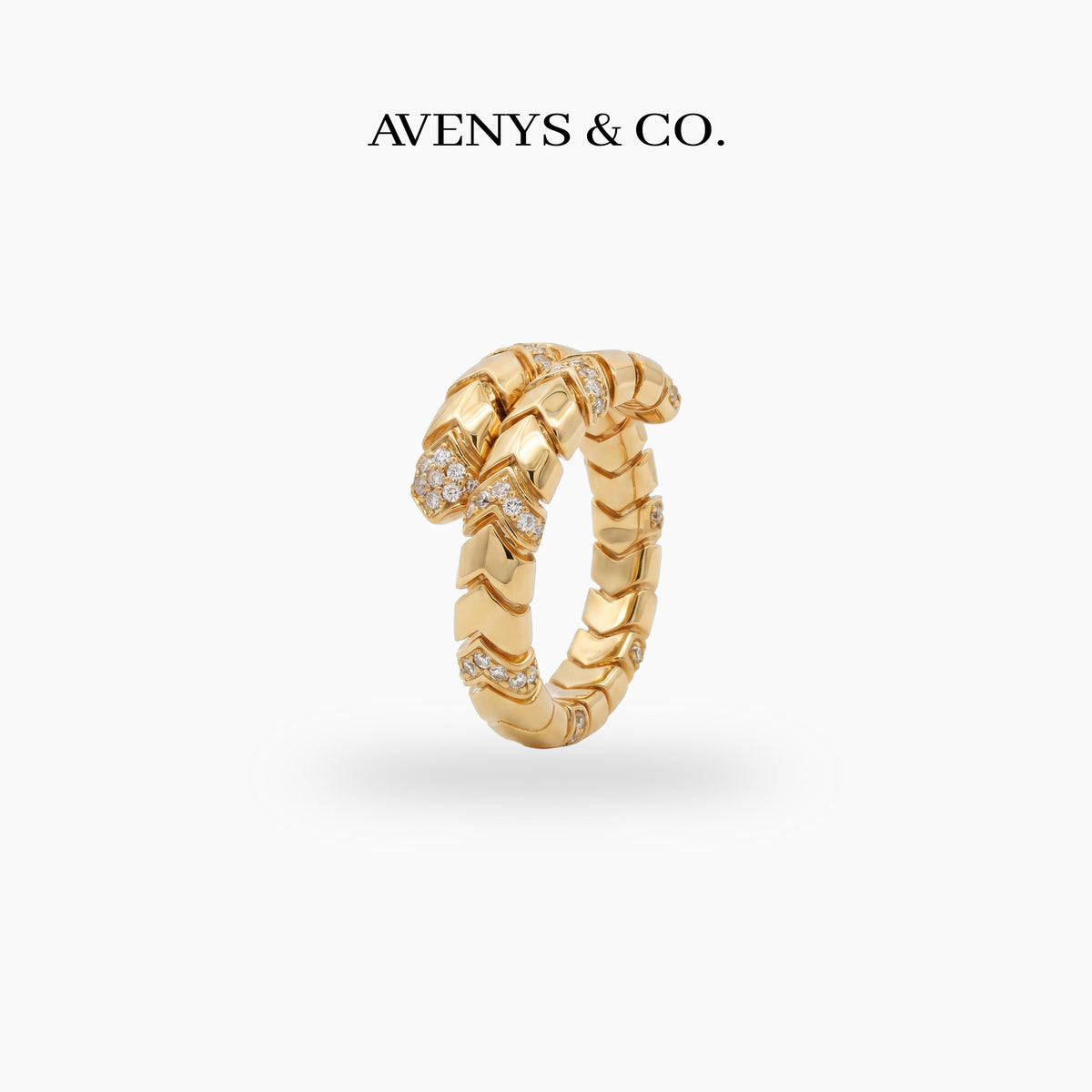 Chevron Ring with White Round Stone – on Yellow Gold
