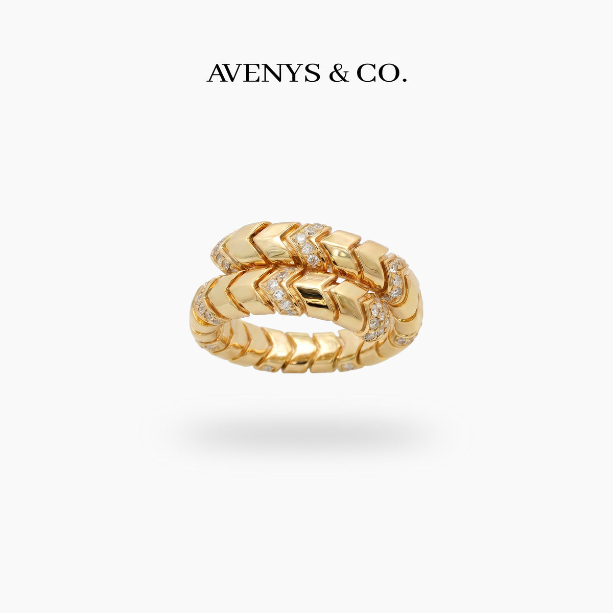Chevron Ring with White Round Stone – on Yellow Gold