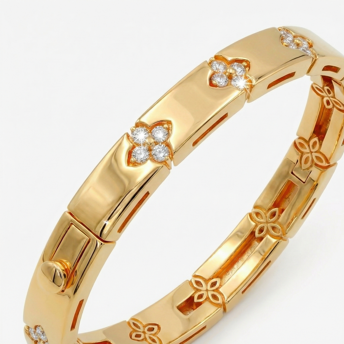 Quatrefoil Bangle with White Round Stone – on Yellow Gold