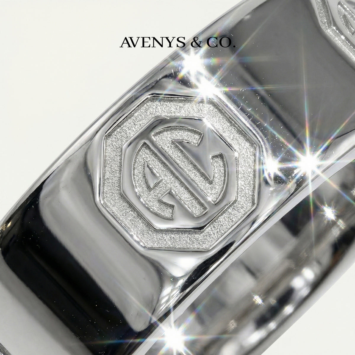 Halo Classic Ring – on White Gold