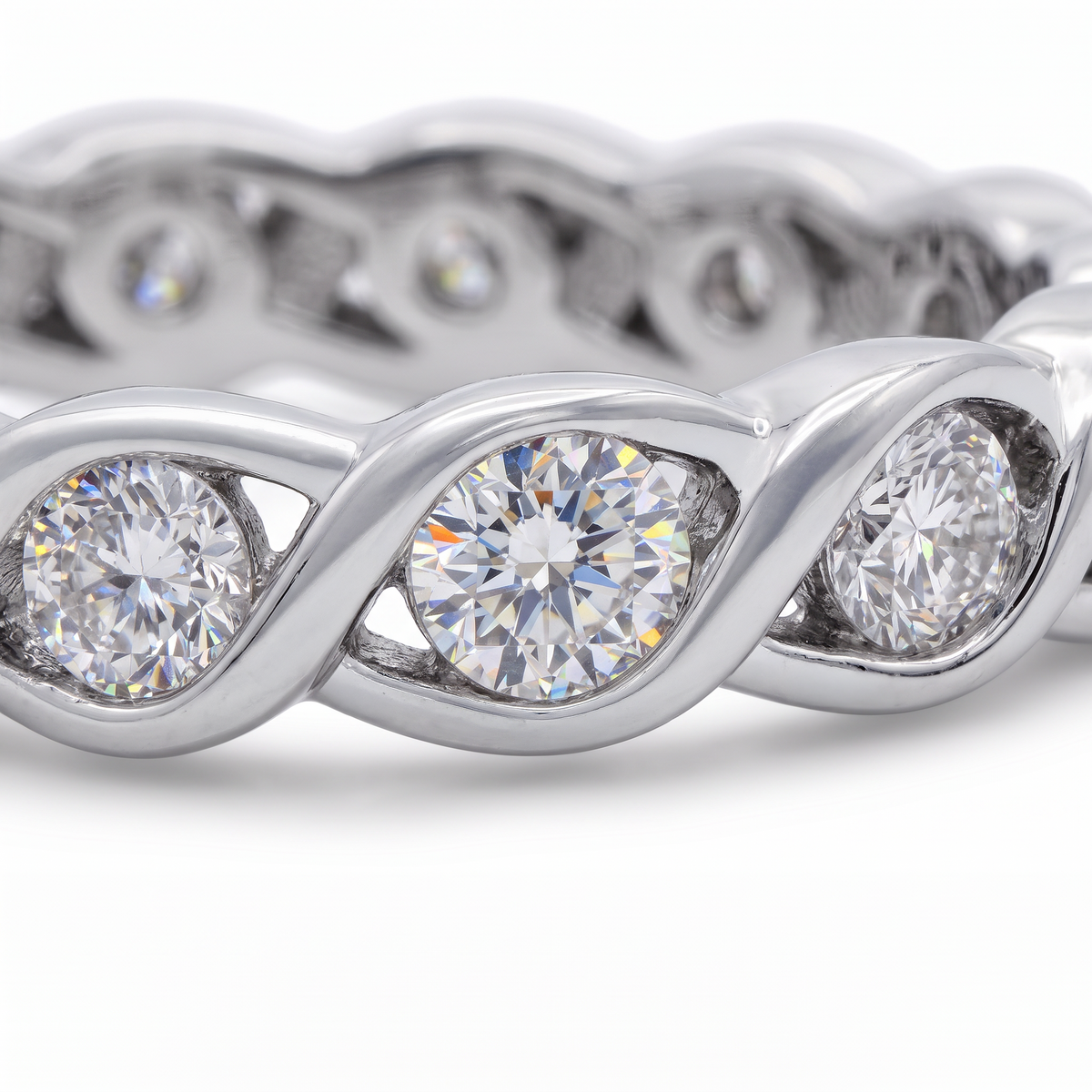 AV Forever™ Twist Eternity Ring (2mm) with White Round Stone – on White Gold