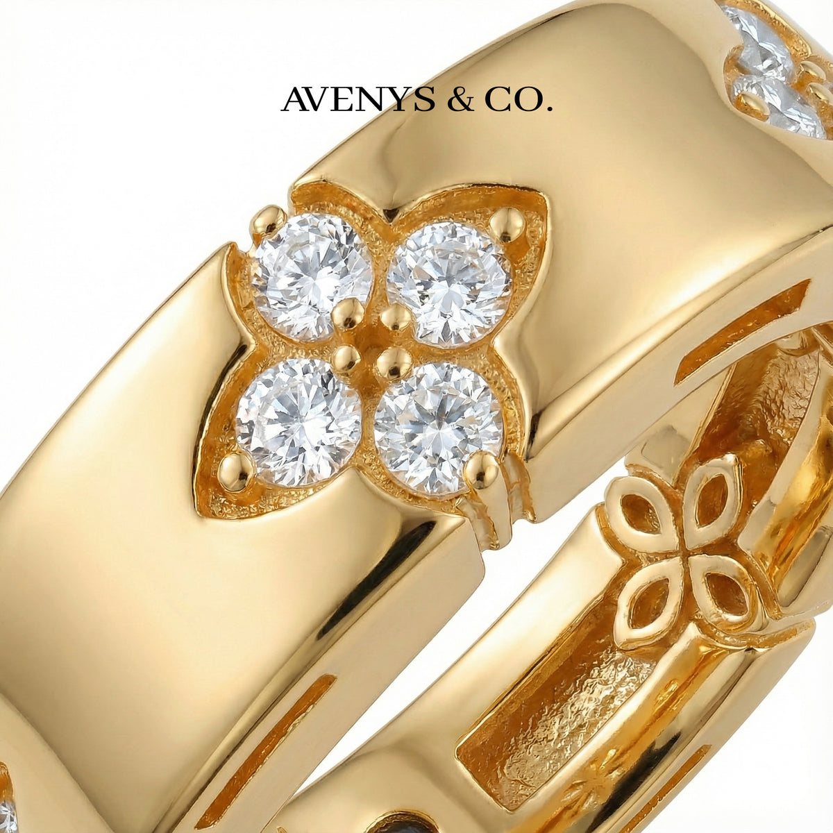 Quatrefoil Ring with White Round Stone – on Yellow Gold