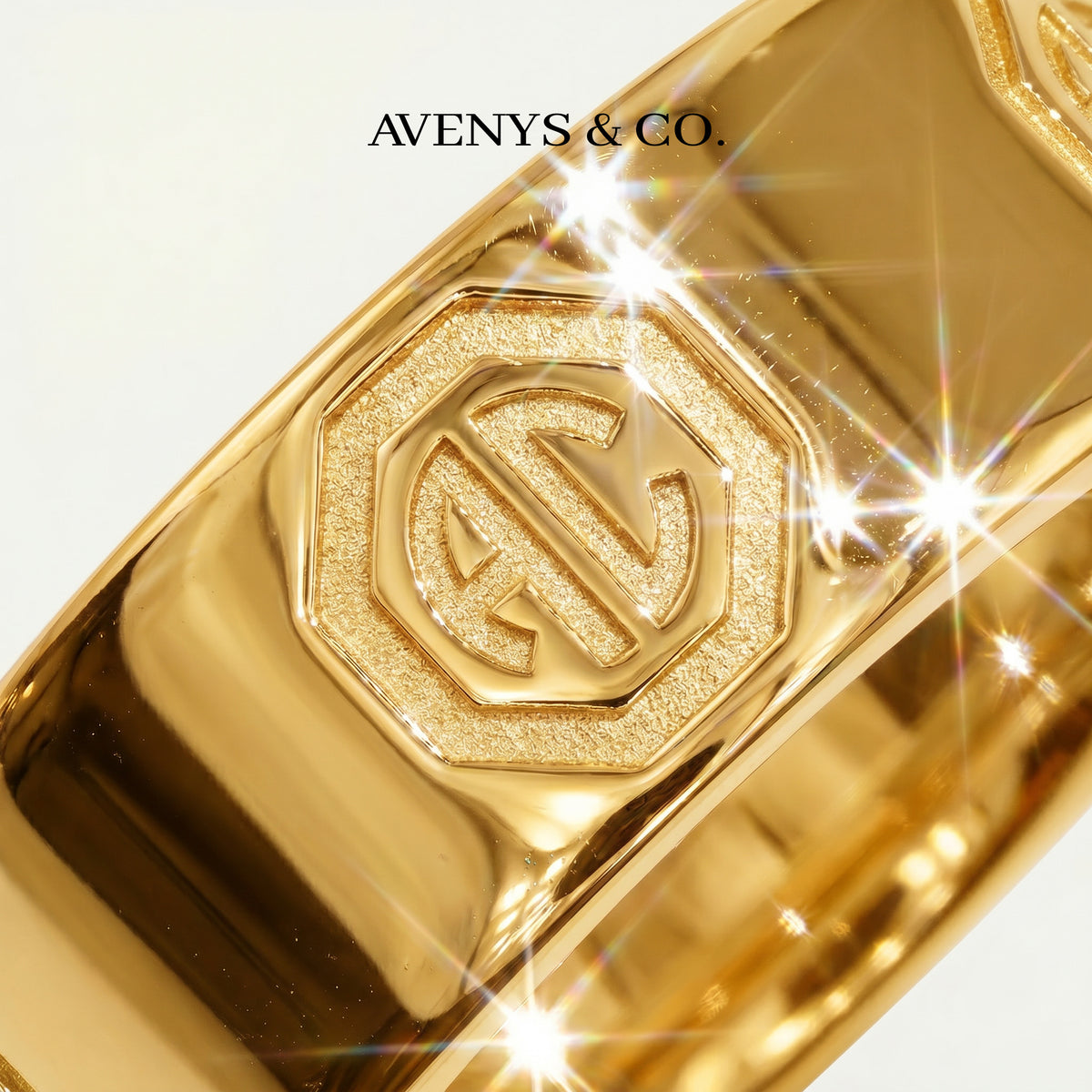 Halo Classic Ring – on Yellow Gold