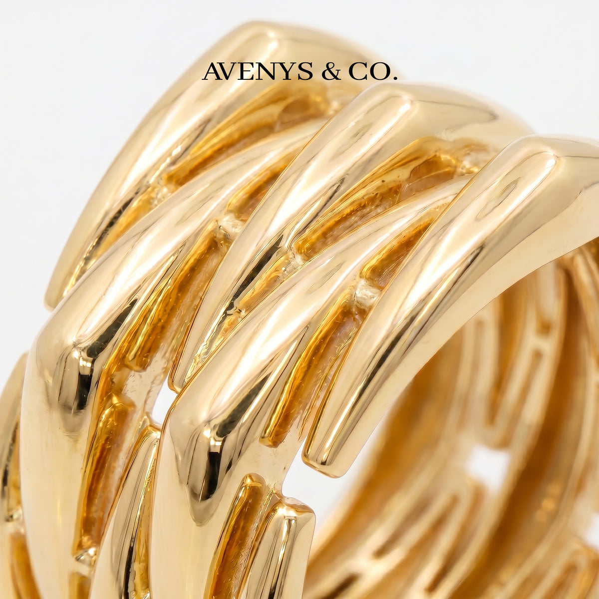 Timeless Eternal Ring – on Yellow Gold