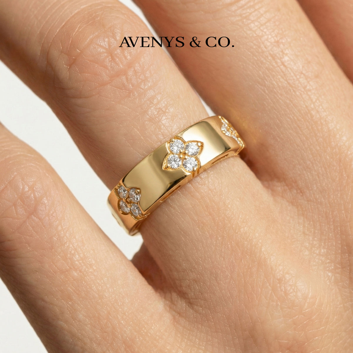 Quatrefoil Ring with White Round Stone – on Yellow Gold