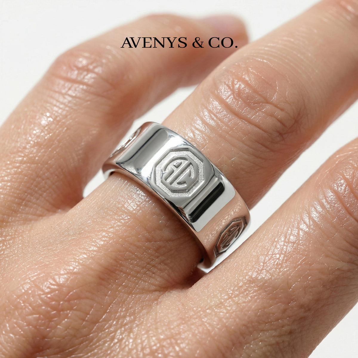 Halo Classic Ring – on White Gold