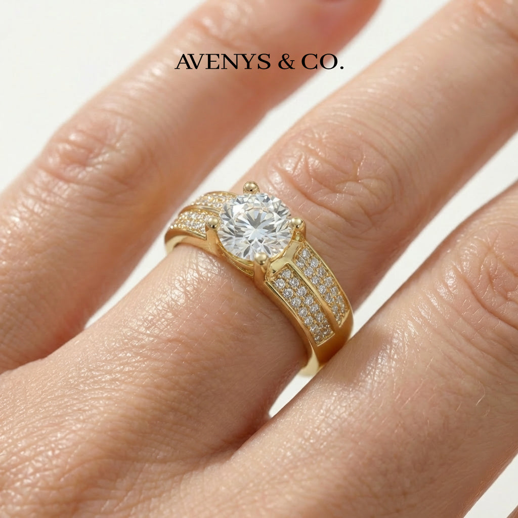 Suspension Max Pave Ring with White Round Stone – on Yellow Gold