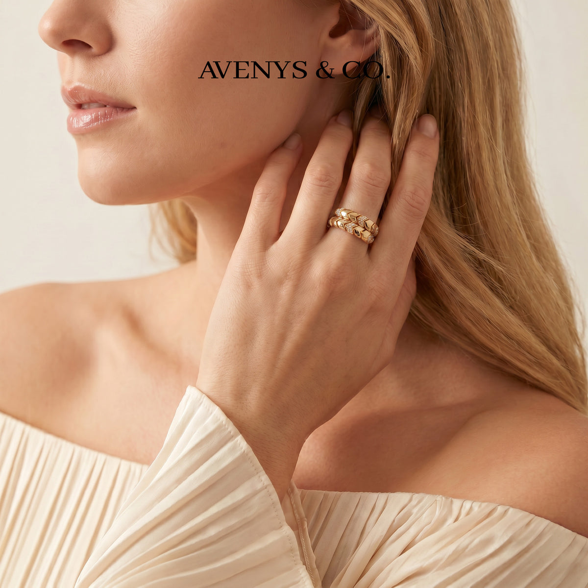 Chevron Ring with White Round Stone – on Yellow Gold