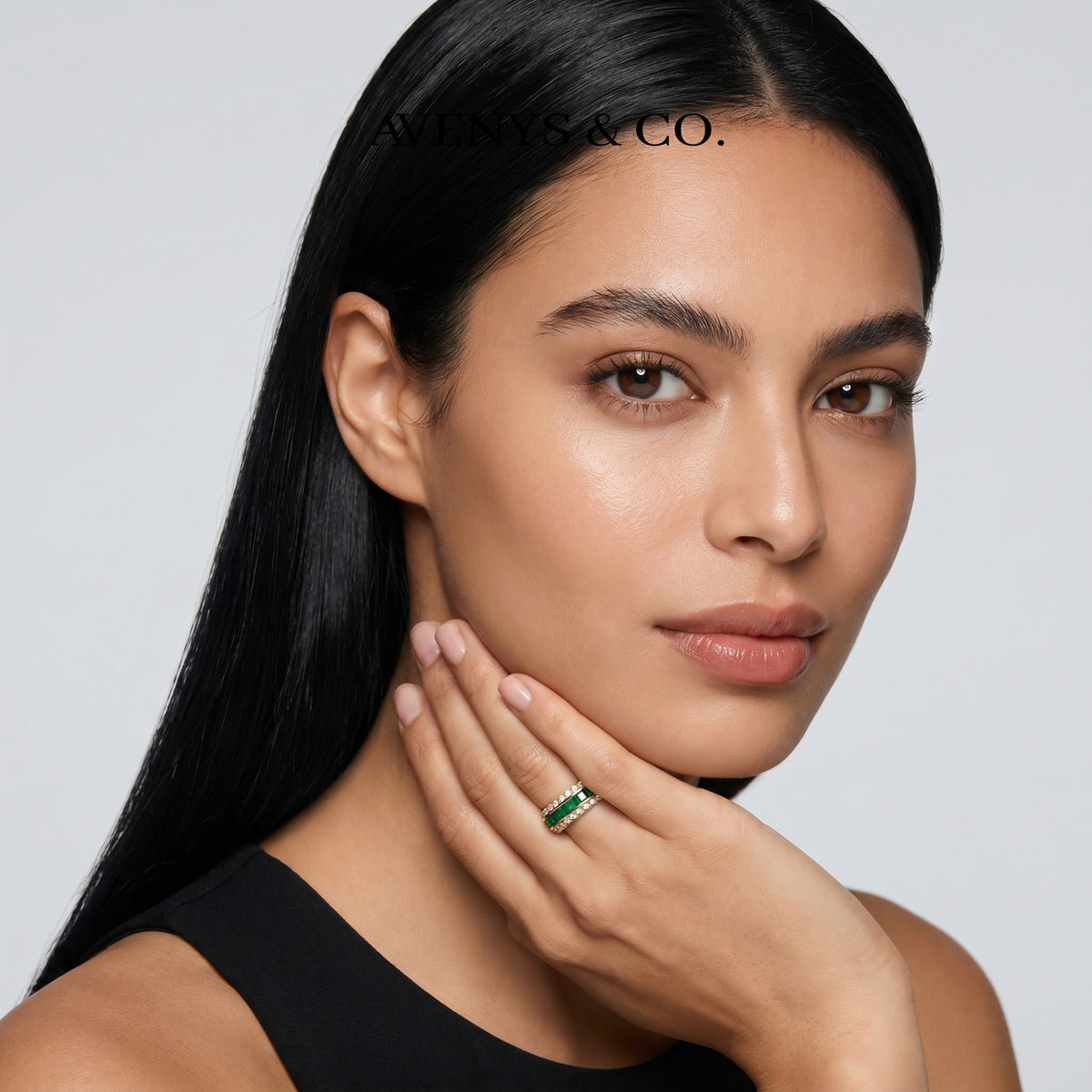 Greenline Ring with Green Emerald Stone – on Yellow Gold