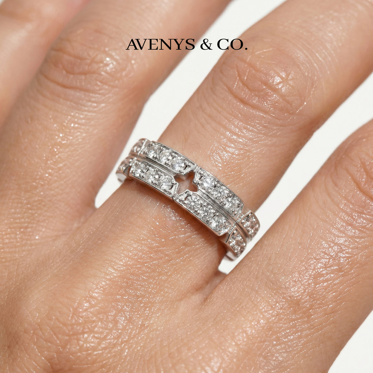 Link Ring with White Round Stone – on White Gold