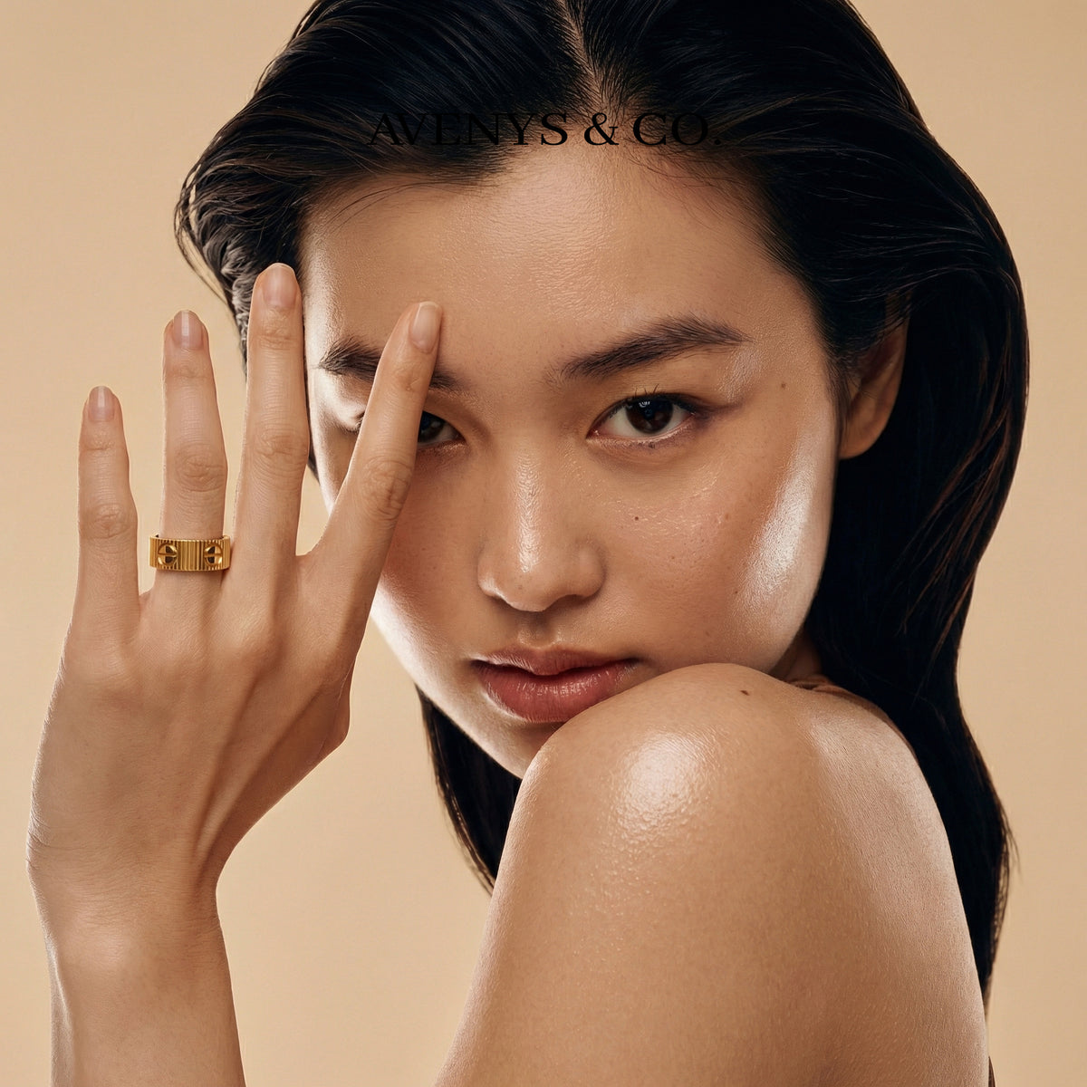 Loop Classic Ring – on Yellow Gold