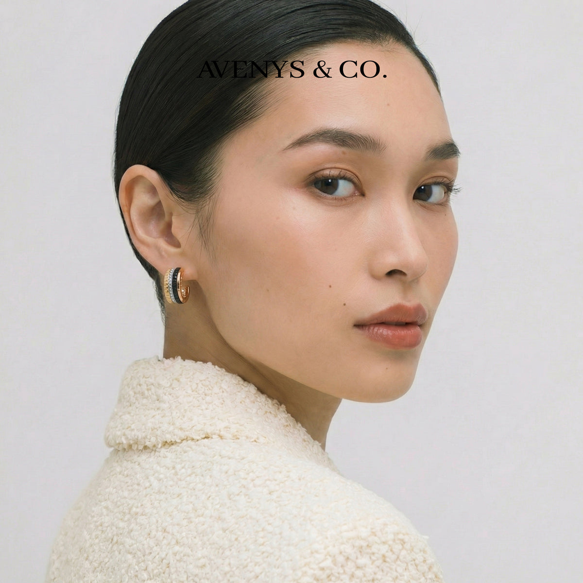 Quatre Earrings with White Round Stone – on Yellow Gold