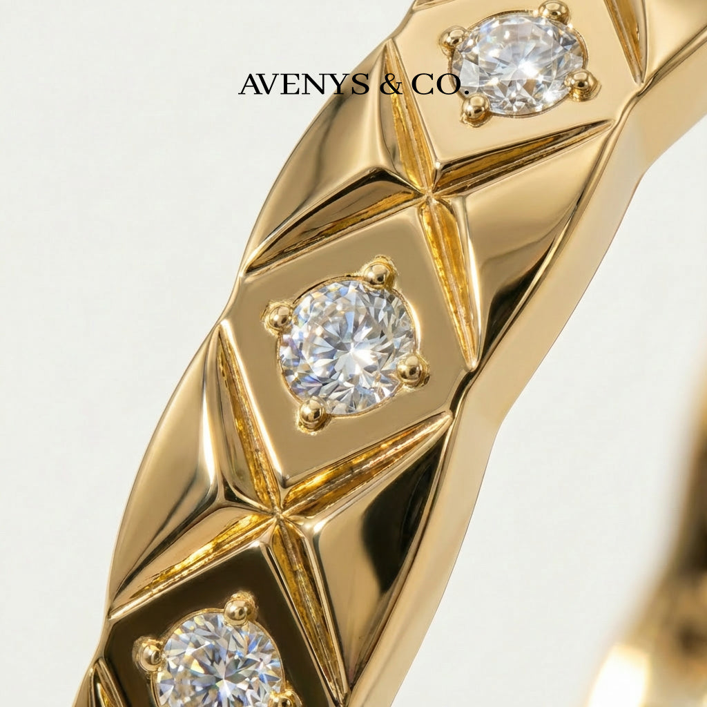 Crush Slim Ring with White Round Stone – on Yellow Gold