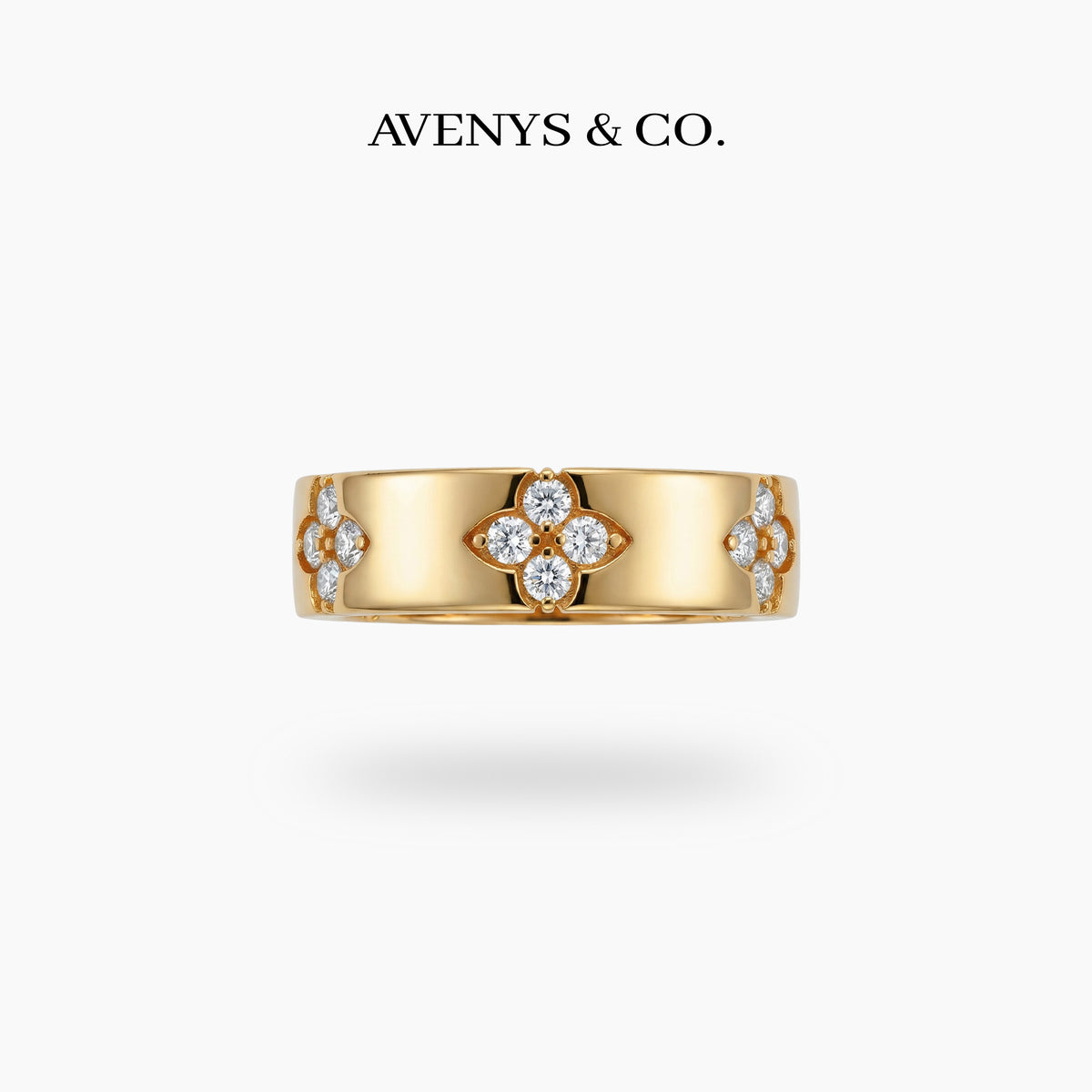 Quatrefoil Ring with White Round Stone – on Yellow Gold