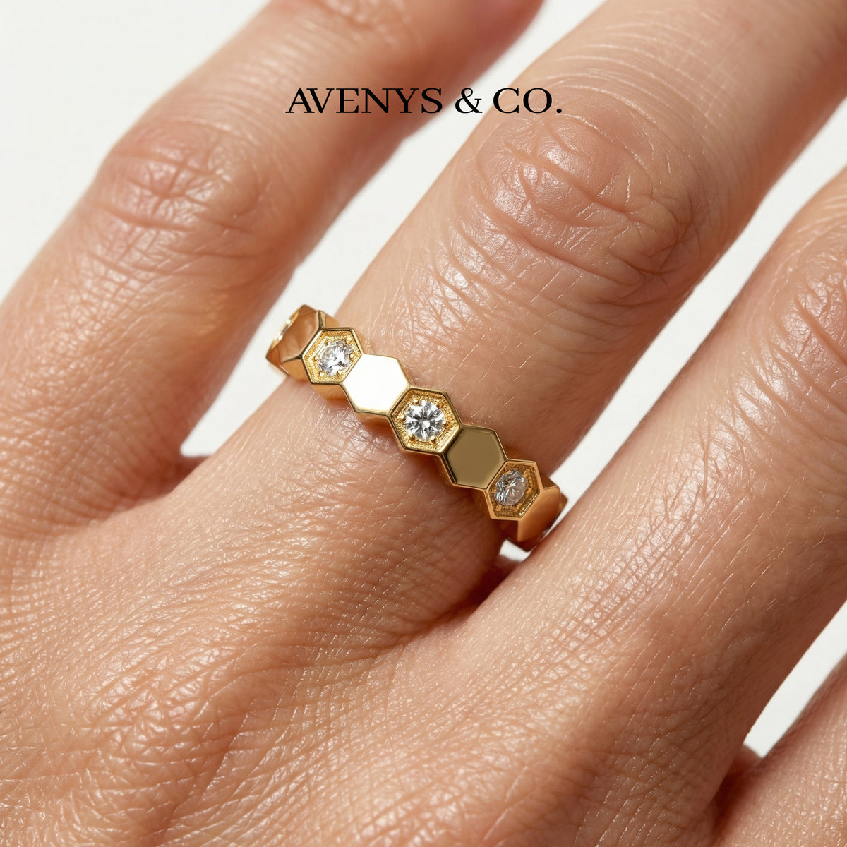 Honeycomb Ring with White Round Stone – on Yellow Gold