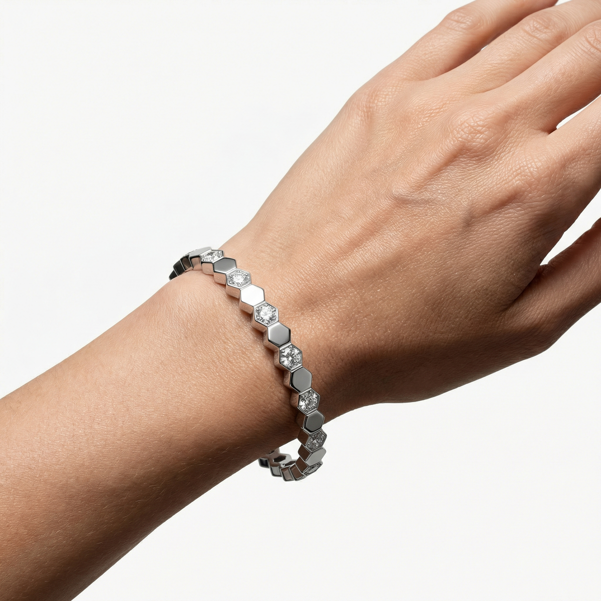 Honeycomb Bracelet with White Round Stone – on White Gold