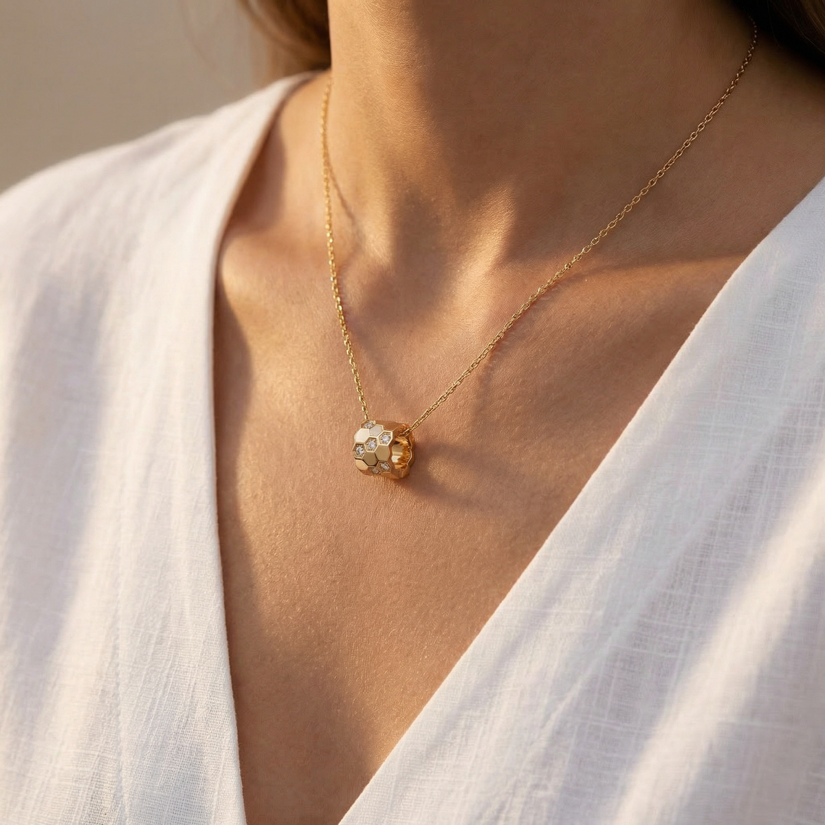 Honeycomb Necklace with White Round Stone – on Yellow Gold
