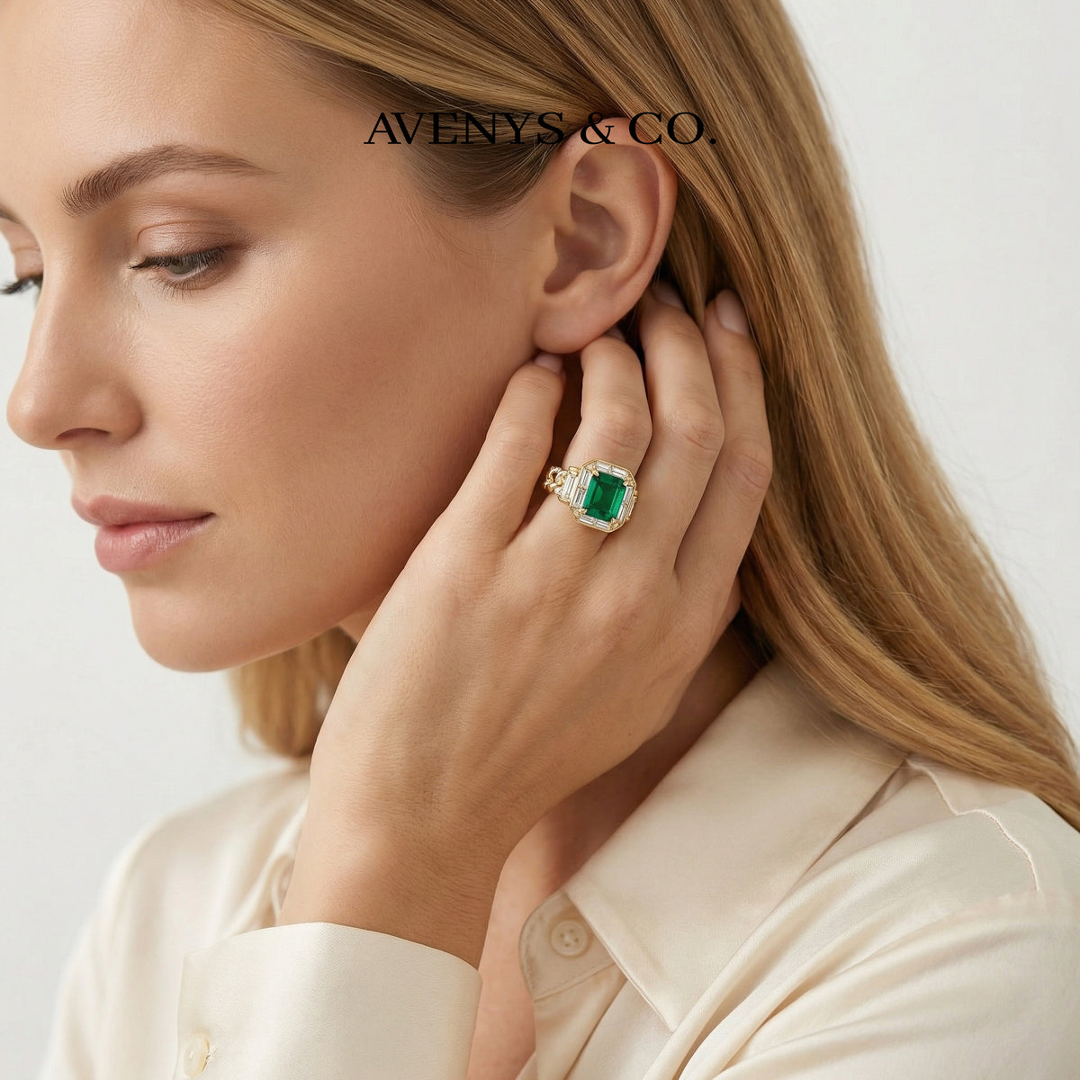 Catena Ring with Green Emerald Stone – on Yellow Gold