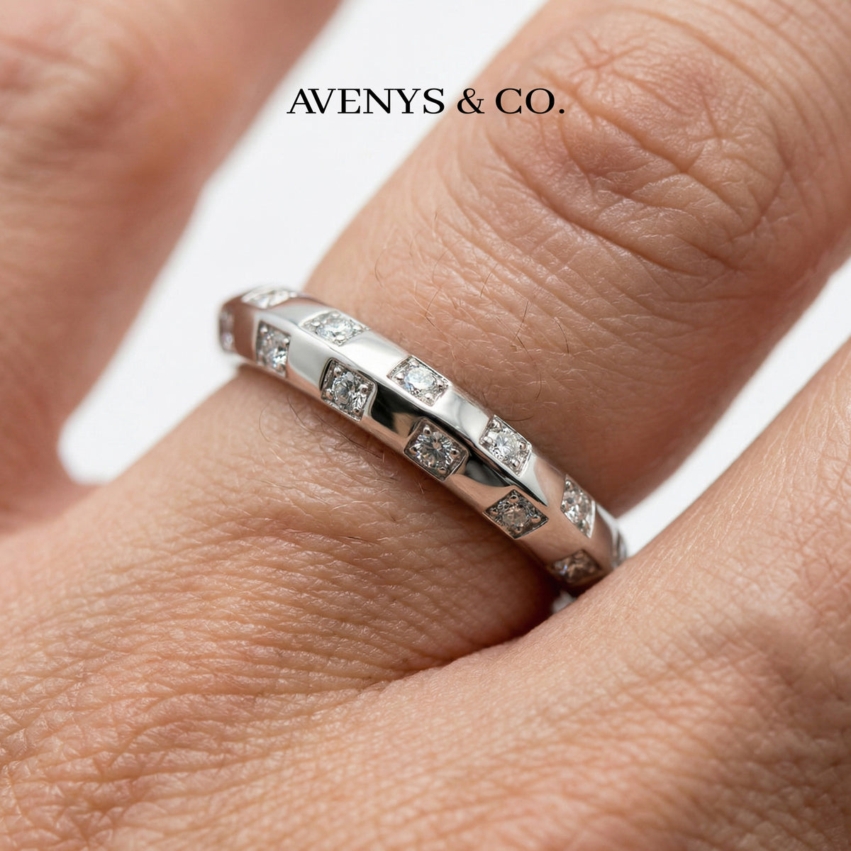 Gridline Ring with White Round Stone – on White Gold