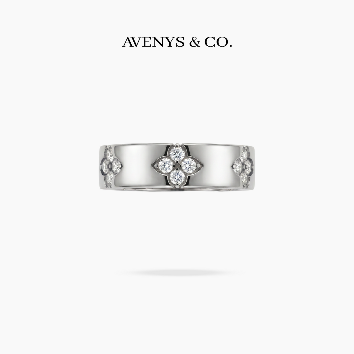Quatrefoil Ring with White Round Stone on White Gold – front view